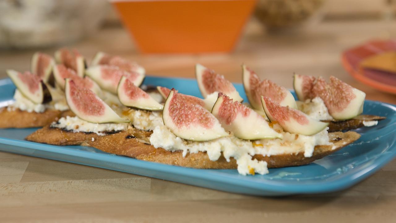 Learn to Make Bobby Flay's Easy Crostini Appetizers