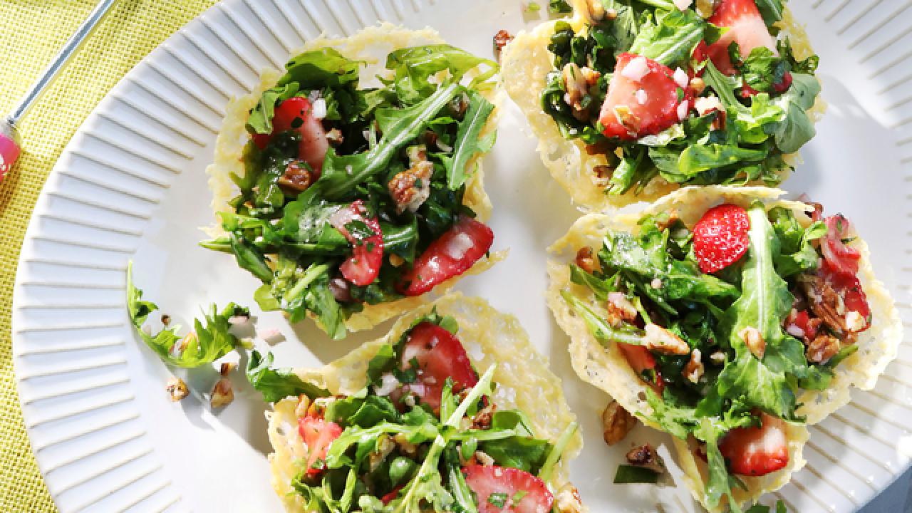 Strawberry-Arugula Salad in Crispy Parmesan Cups