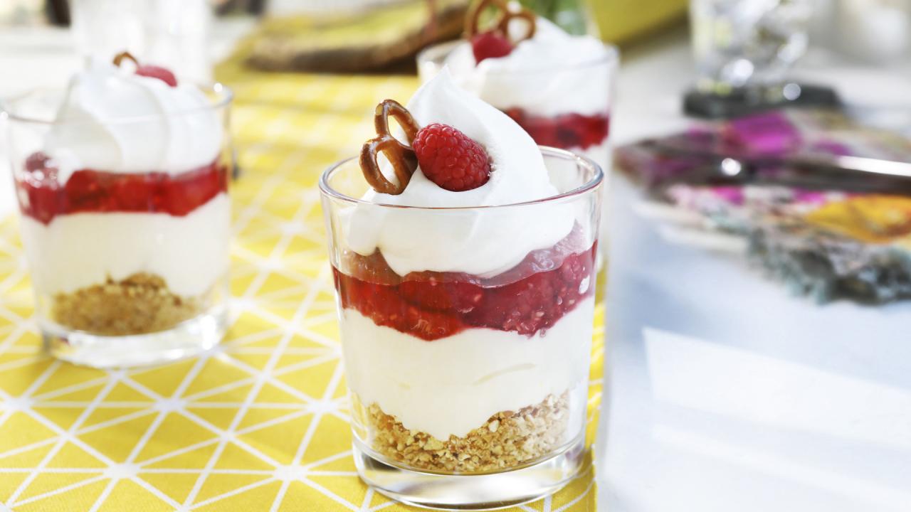 No-Bake Raspberry Pretzel Cups