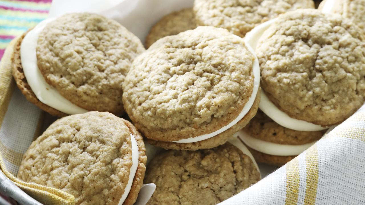 Brown Sugar Oatmeal Cream Pies