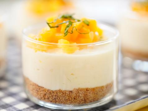 No-Bake Peaches and Cream Cheesecake Cups