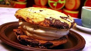 Ice Cream Sandwich With Duff