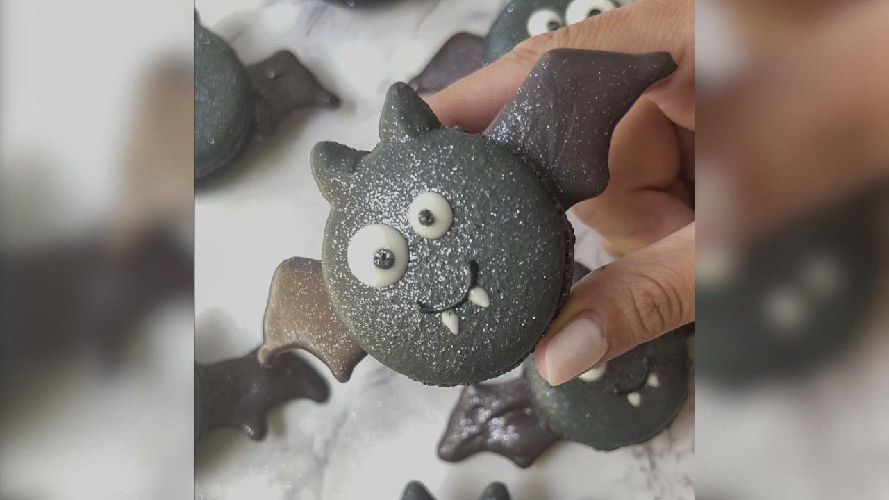 Bat Macarons