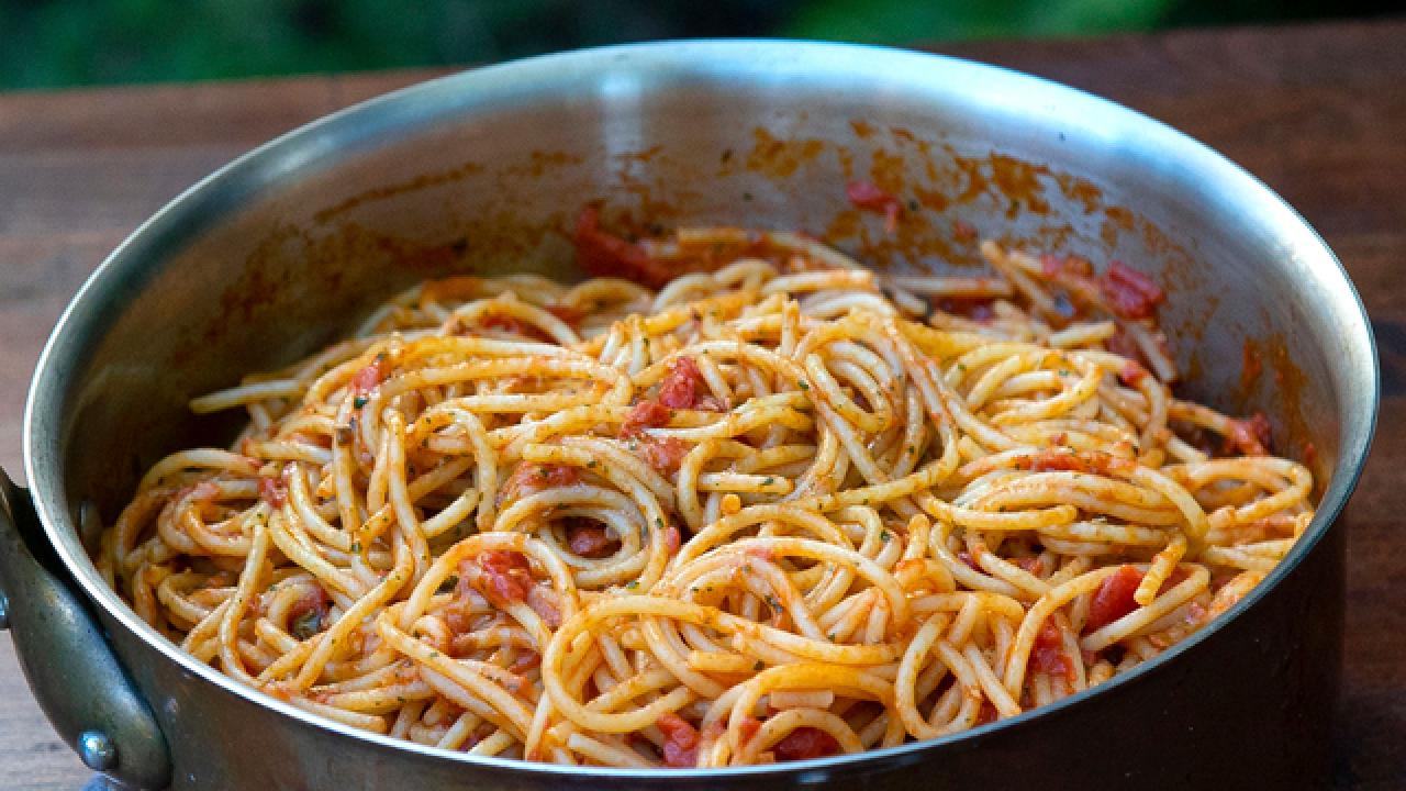 Spaghetti with Quick Pesto Tomato Sauce
