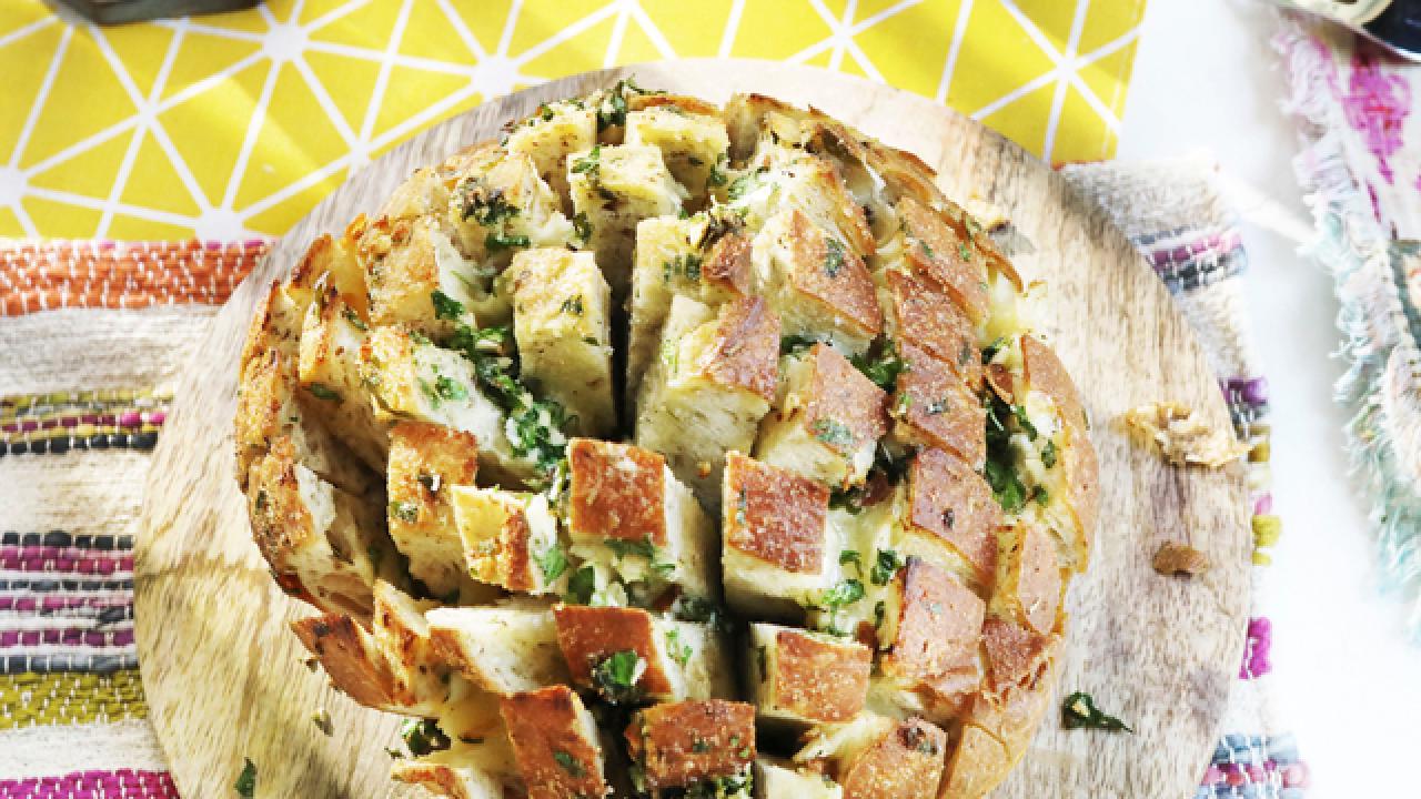 Cheesy Pull-Apart Garlic Bread