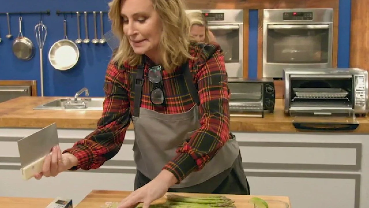 Meet the Awful Celebrity Cooks