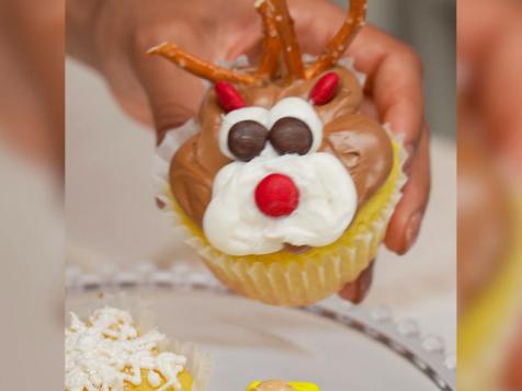 Aluminum Foil-Shaped Holiday Cupcakes