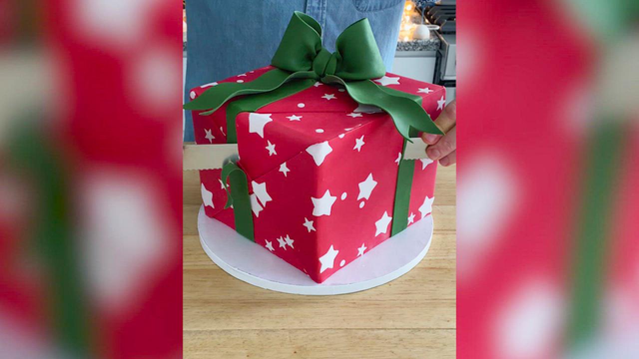 Unboxing Present Cake
