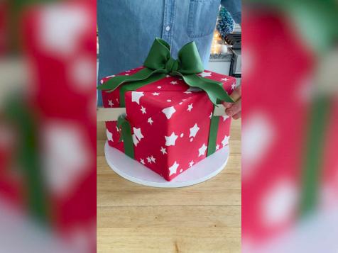 Unboxing Present Cake