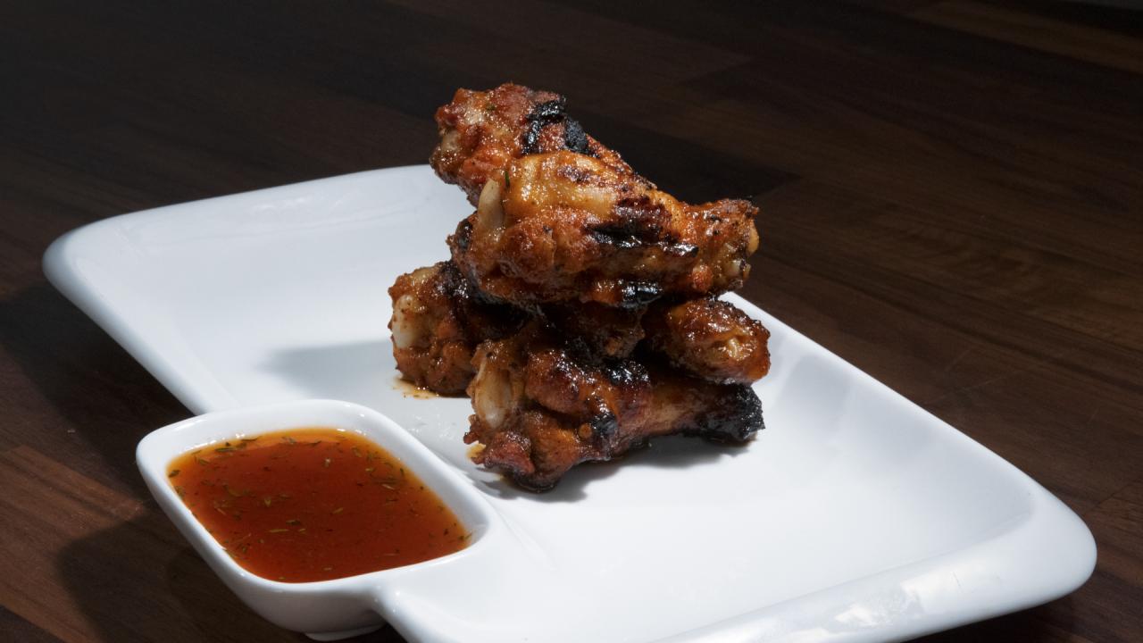 Grilled Chicken Wings with Honey Sriracha Sauce