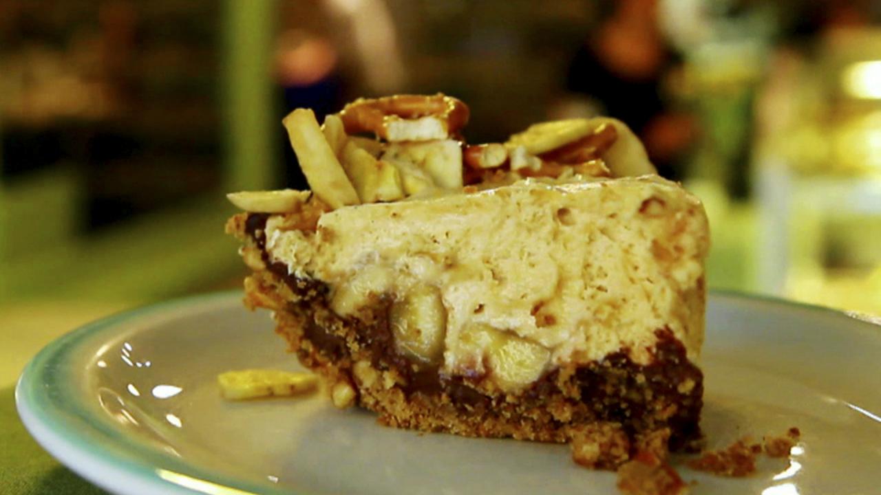 Duff Goldman Learns the Recipe for Hoosier Mama's Fat Elvis Pie
