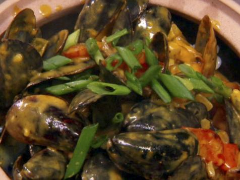 Wild Warthog Curry Mussels