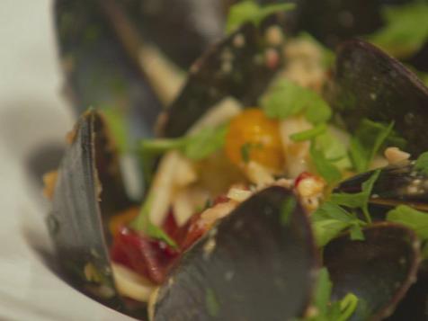 Brooke's Pasta with Steamed Mussels