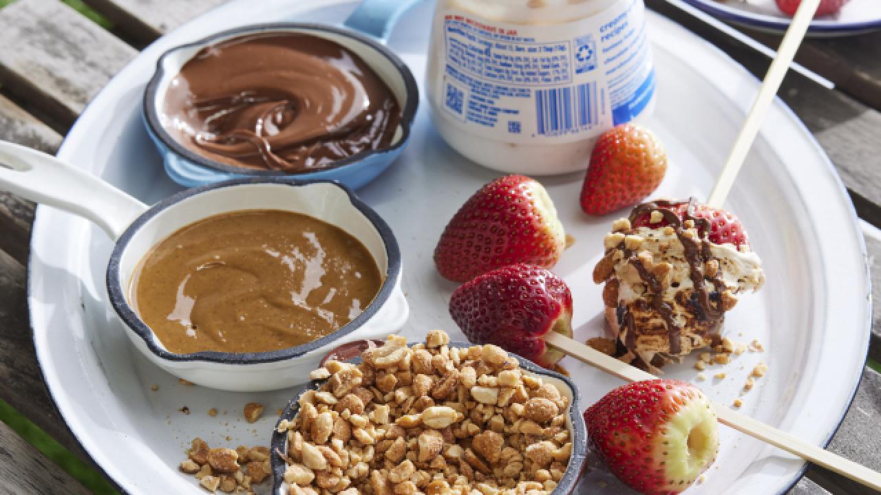 Peanut Butter and Strawberry Campfire Bites