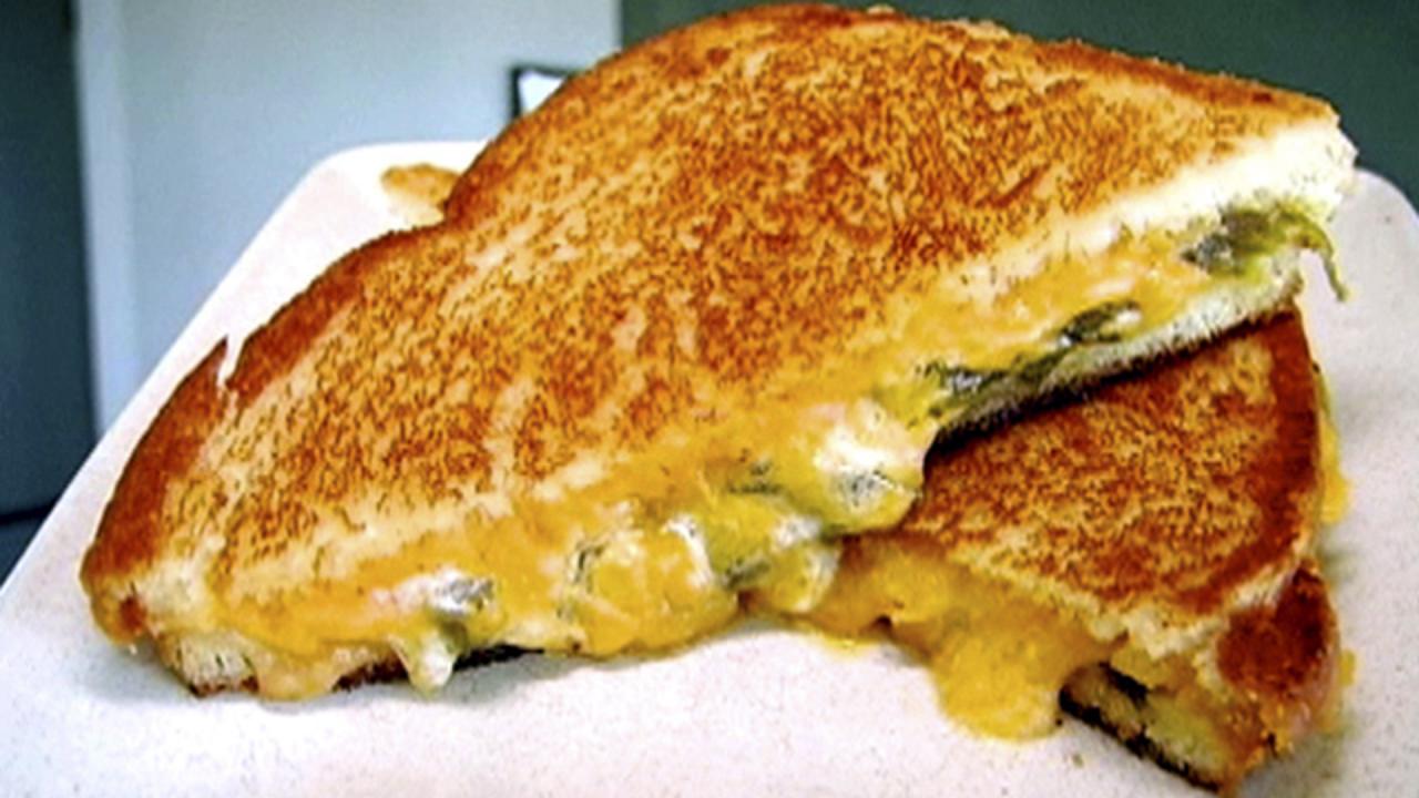 Jalapeno Popper Grilled Cheese