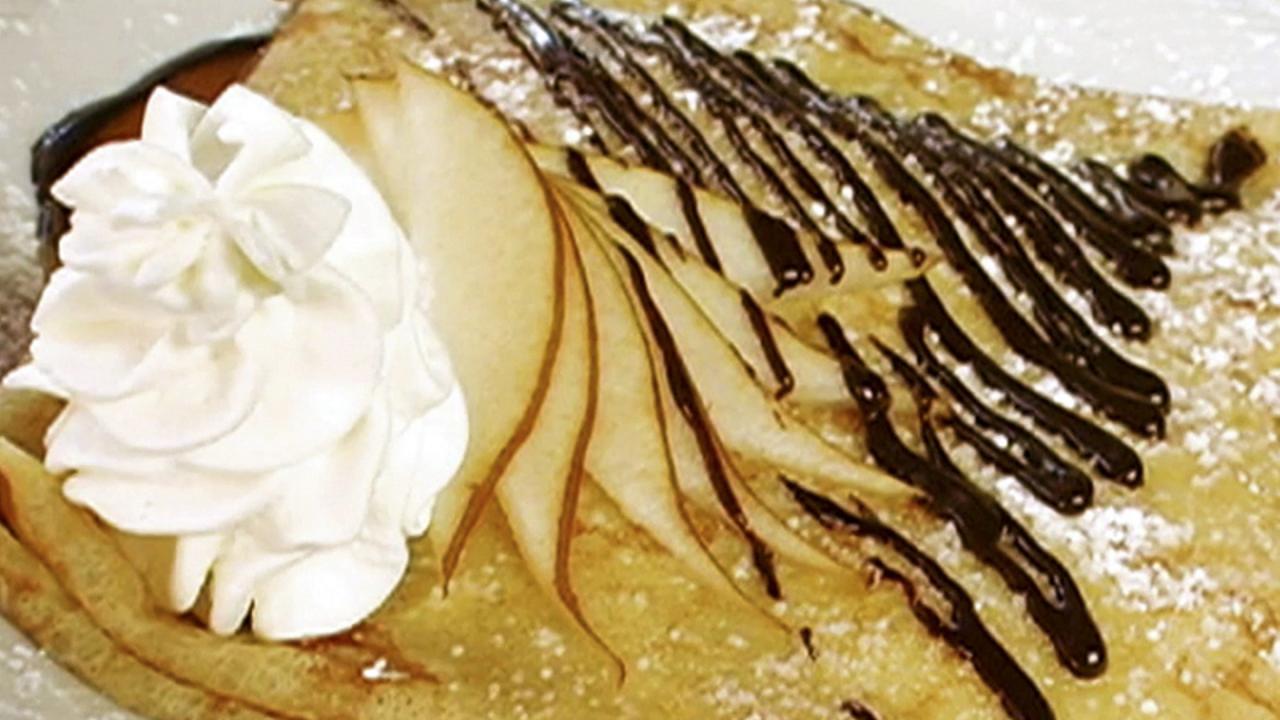 Alton Brown: Crepes