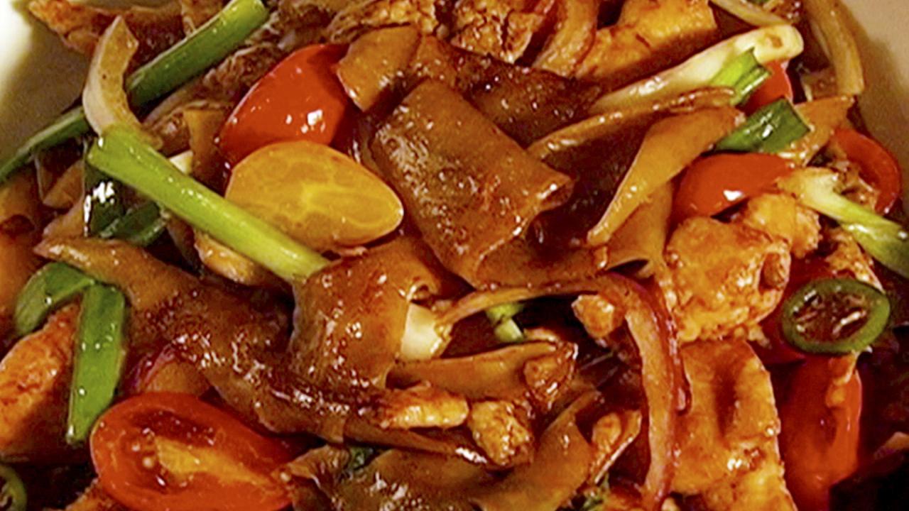 Drunken Noodles with Giada