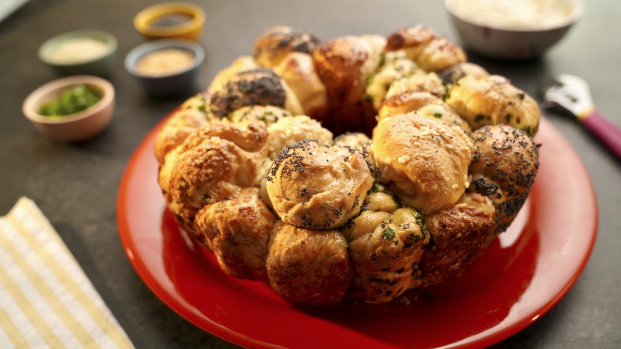 Savory Monkey Bread with Creamy Veggie Dip