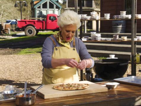 How To Make a Pizza on the Grill