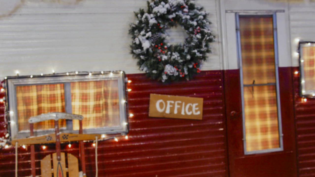 Holiday Wars Set Tour