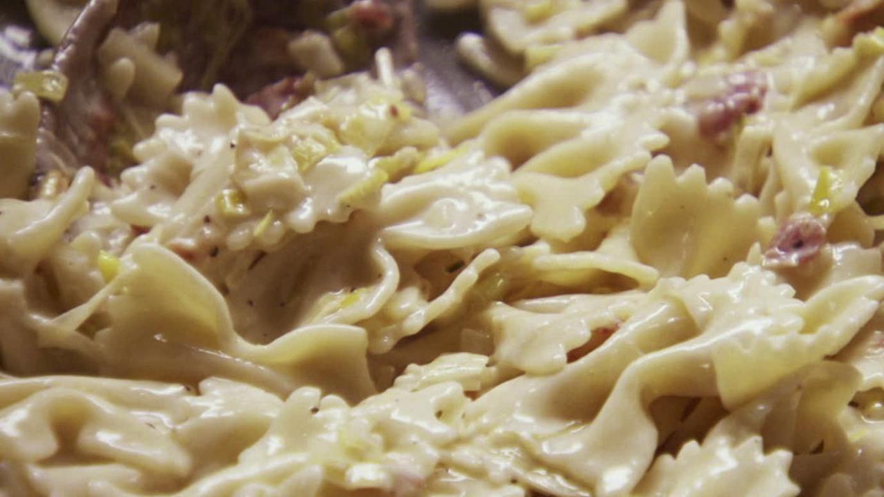 Pasta With Pancetta and Leeks