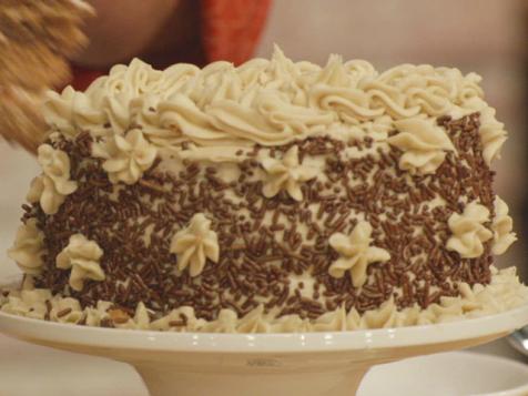 Vanilla and Chocolate Cakes