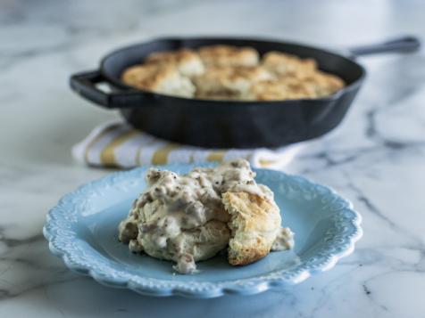 Biscuits and Sausage Pepper Gravy