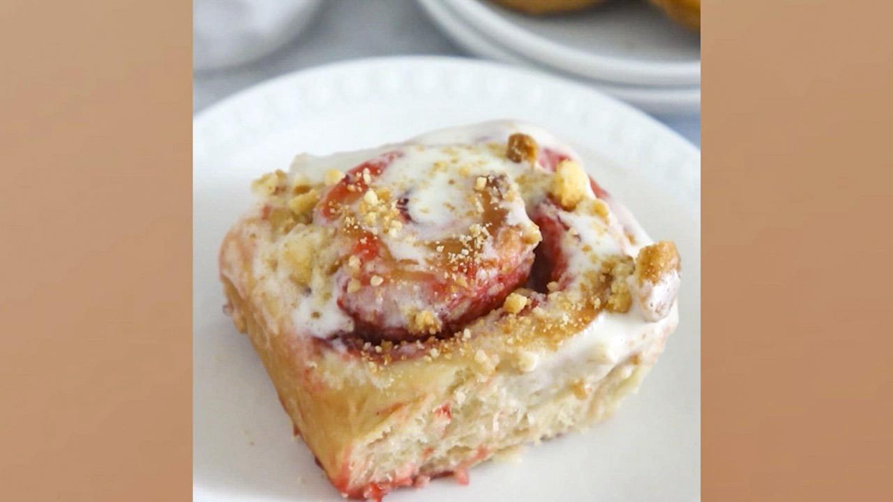 Strawberry Shortcake Rolls