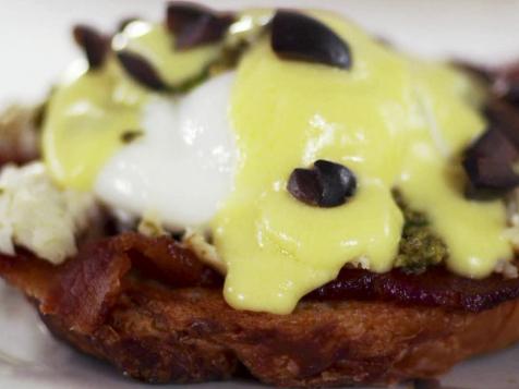 Divine Eggs Benedict With Crab