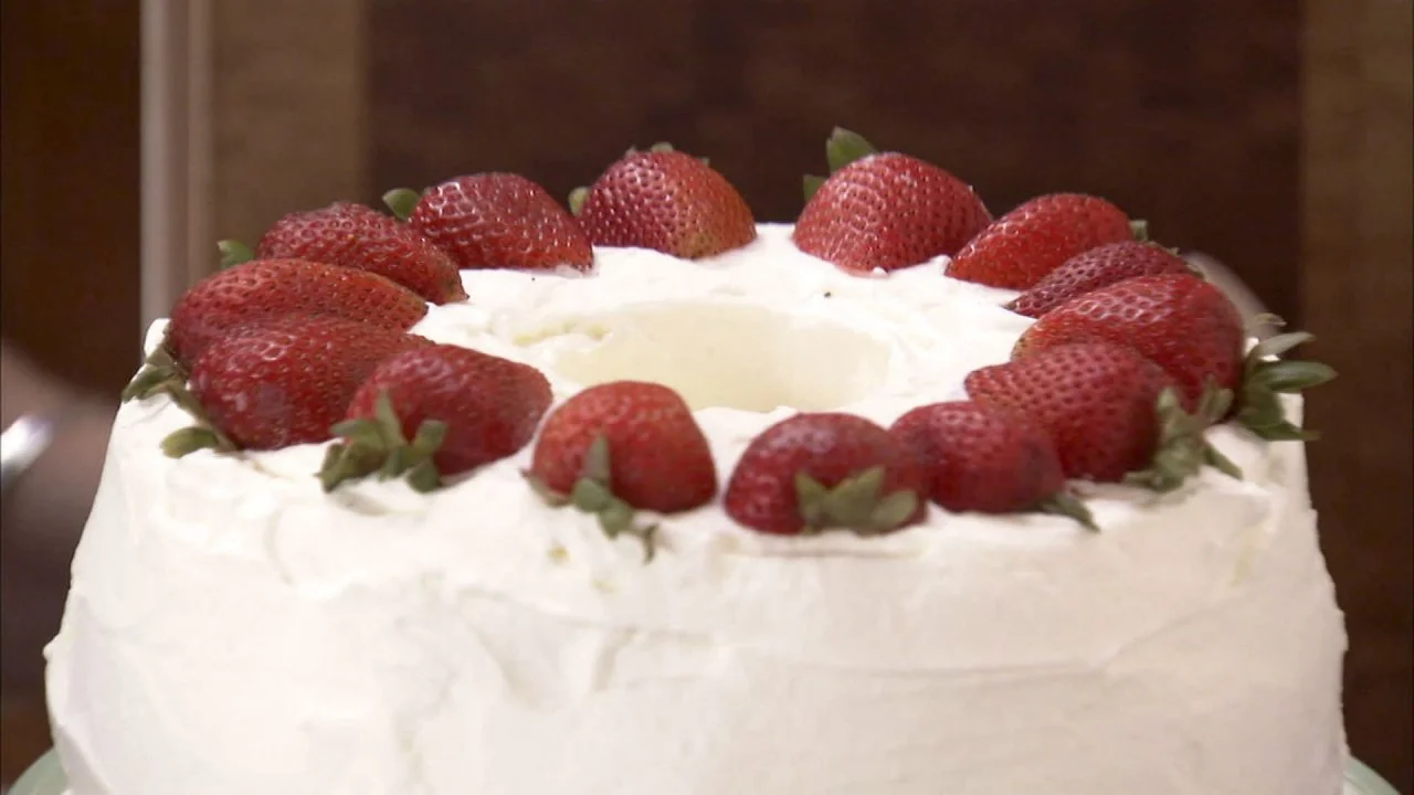 Ree's Strawberry Sparkle Cake
