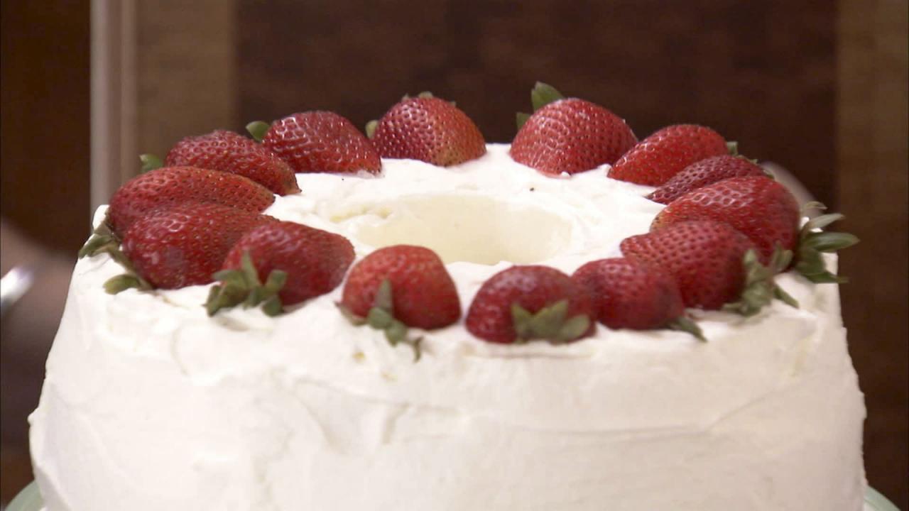 Ree's Strawberry Sparkle Cake