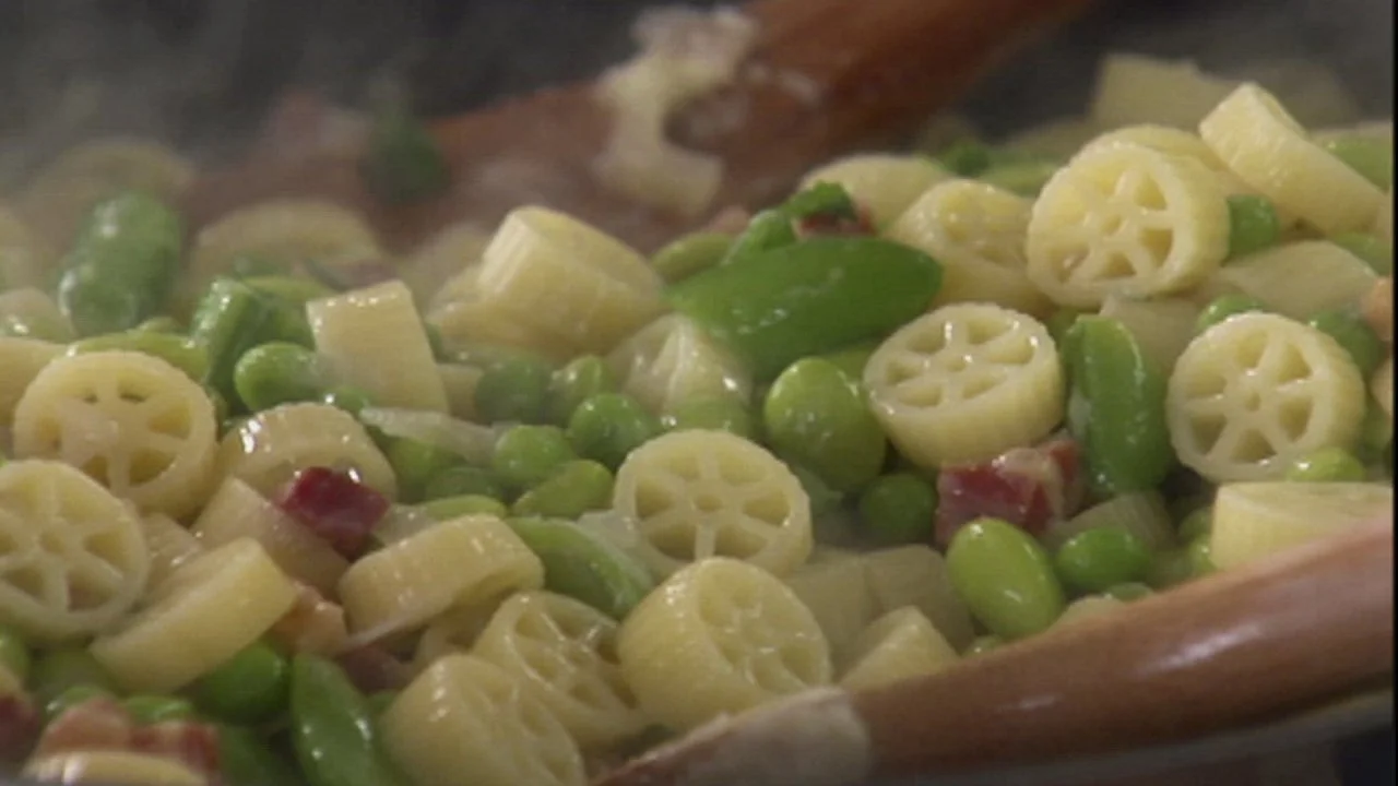 Wagon Wheel Pasta With Peas