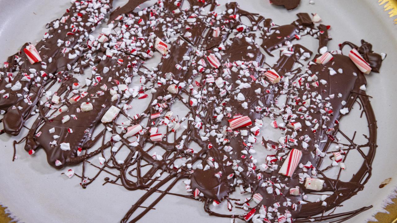 Chocolate Candy Cane Bark