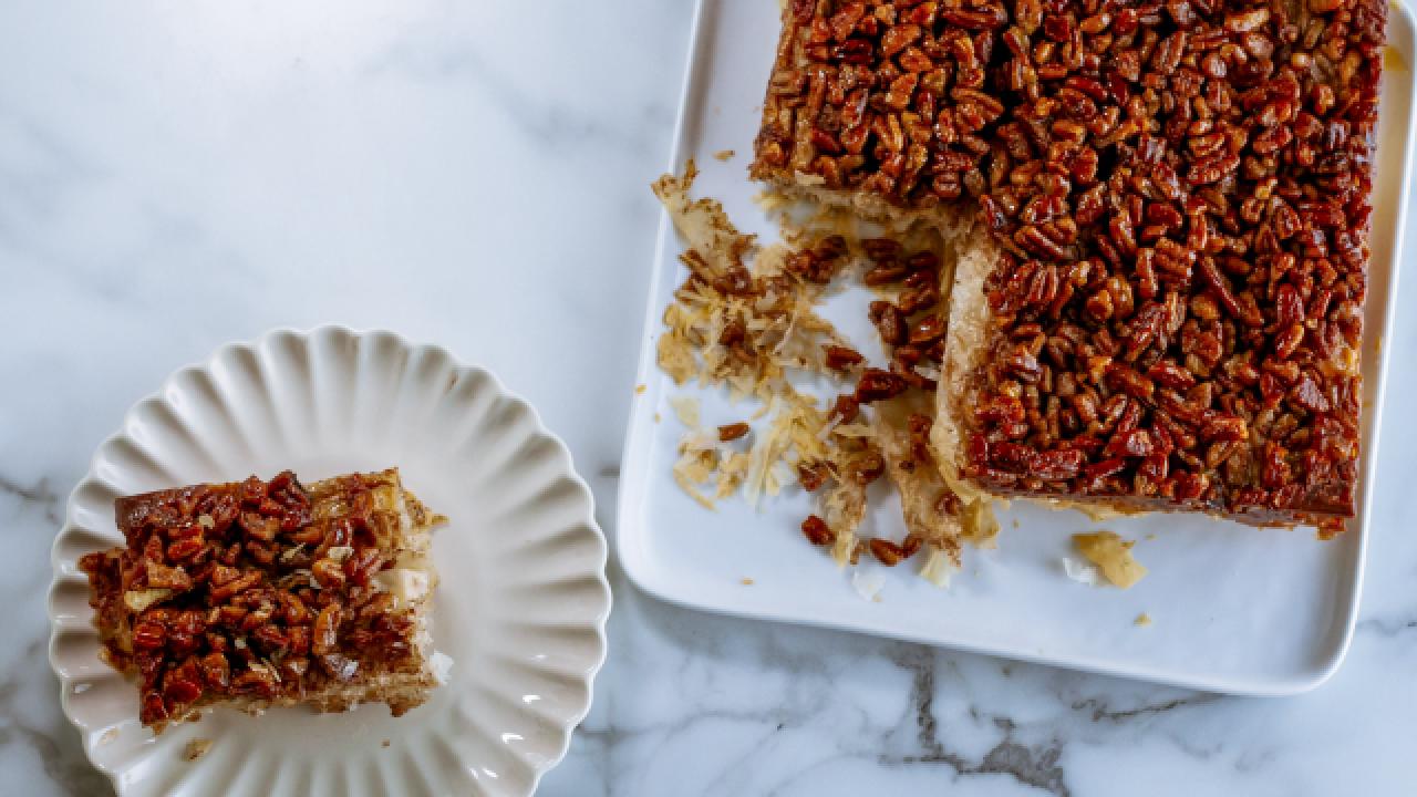 Sticky Bun Crinkle Cake