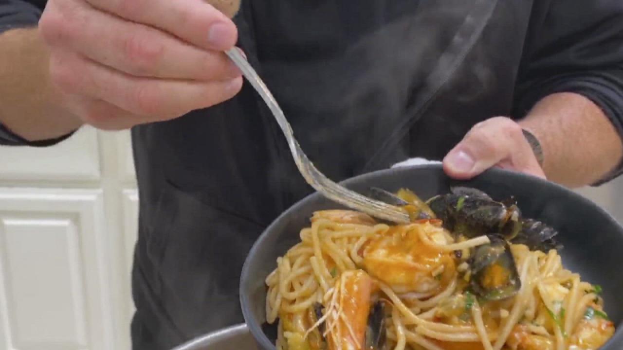 Spaghetti with Shrimp, Mussels and Baby Tomatoes