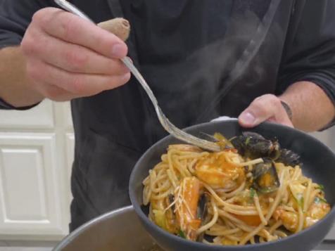 Spaghetti with Shrimp, Mussels and Baby Tomatoes