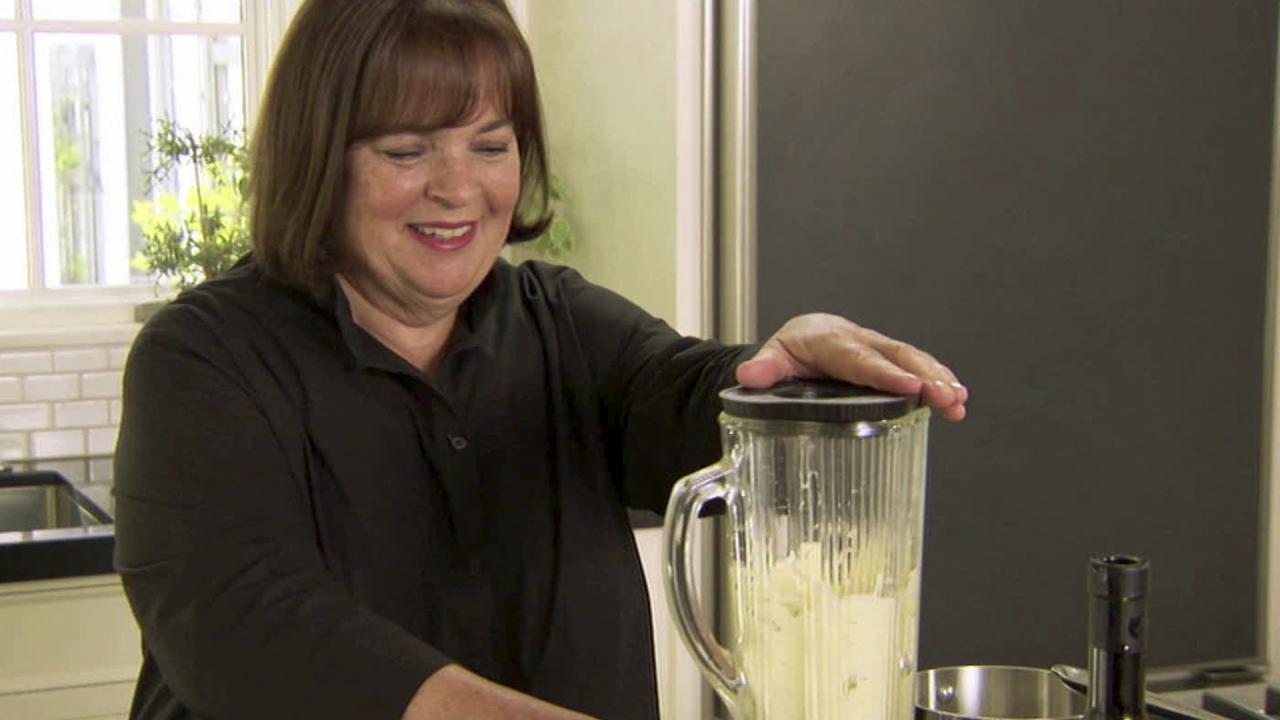 Ina Garten's Quick and Easy Hollandaise Sauce