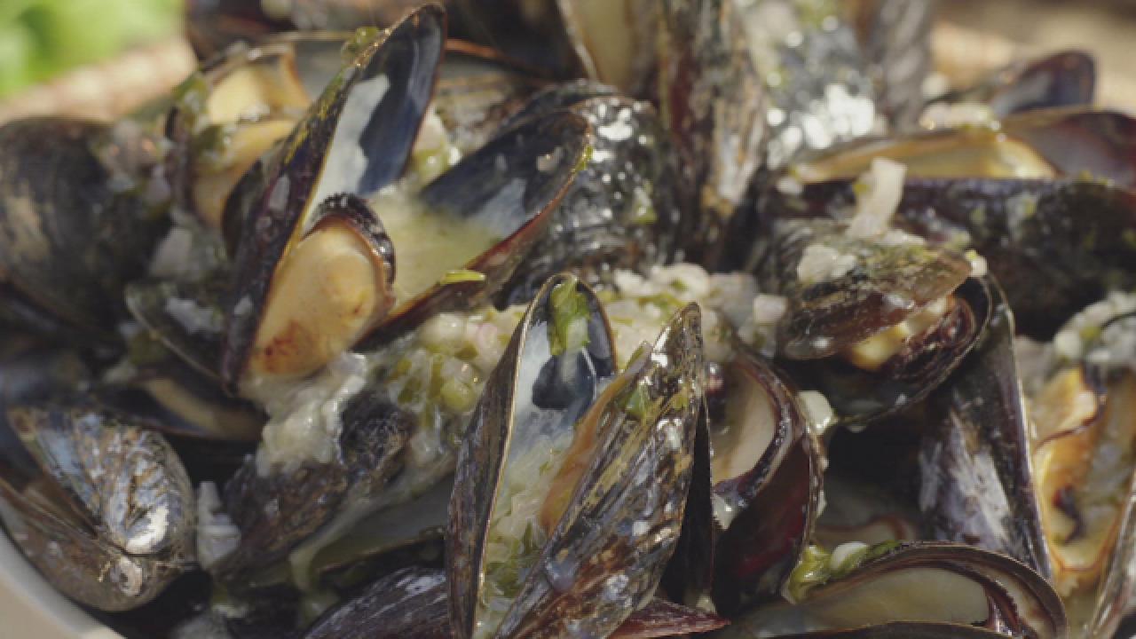 Whole Head of Garlic Grilled Mussels