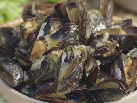 Whole Garlic Grilled Mussels