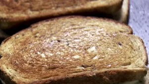 The Pioneer Woman Makes Old-Fashioned Patty Melts