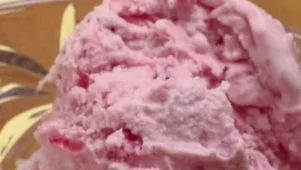 Fresh Strawberry Ice Cream