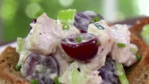 Easy Chicken Salad Toast Cups