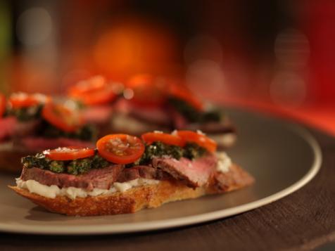 Filet Mignon Crostini with Rosemary Pesto
