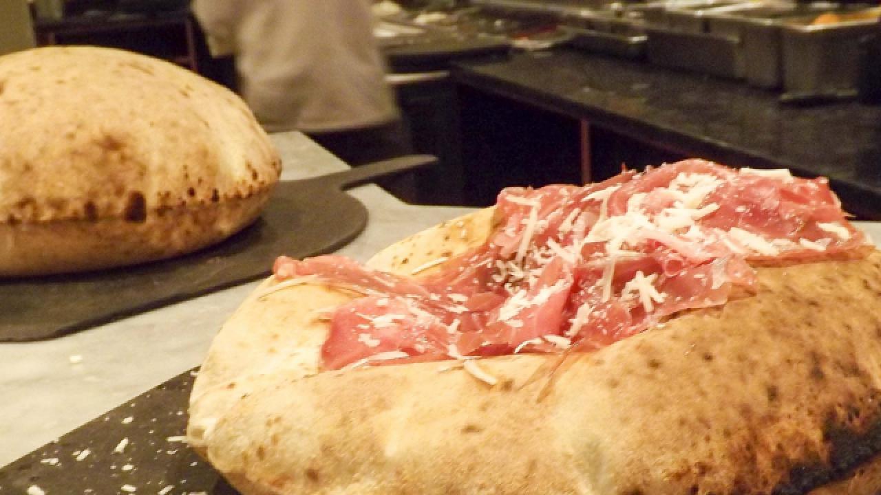 Pepperoni Pizza Burger Bomba
