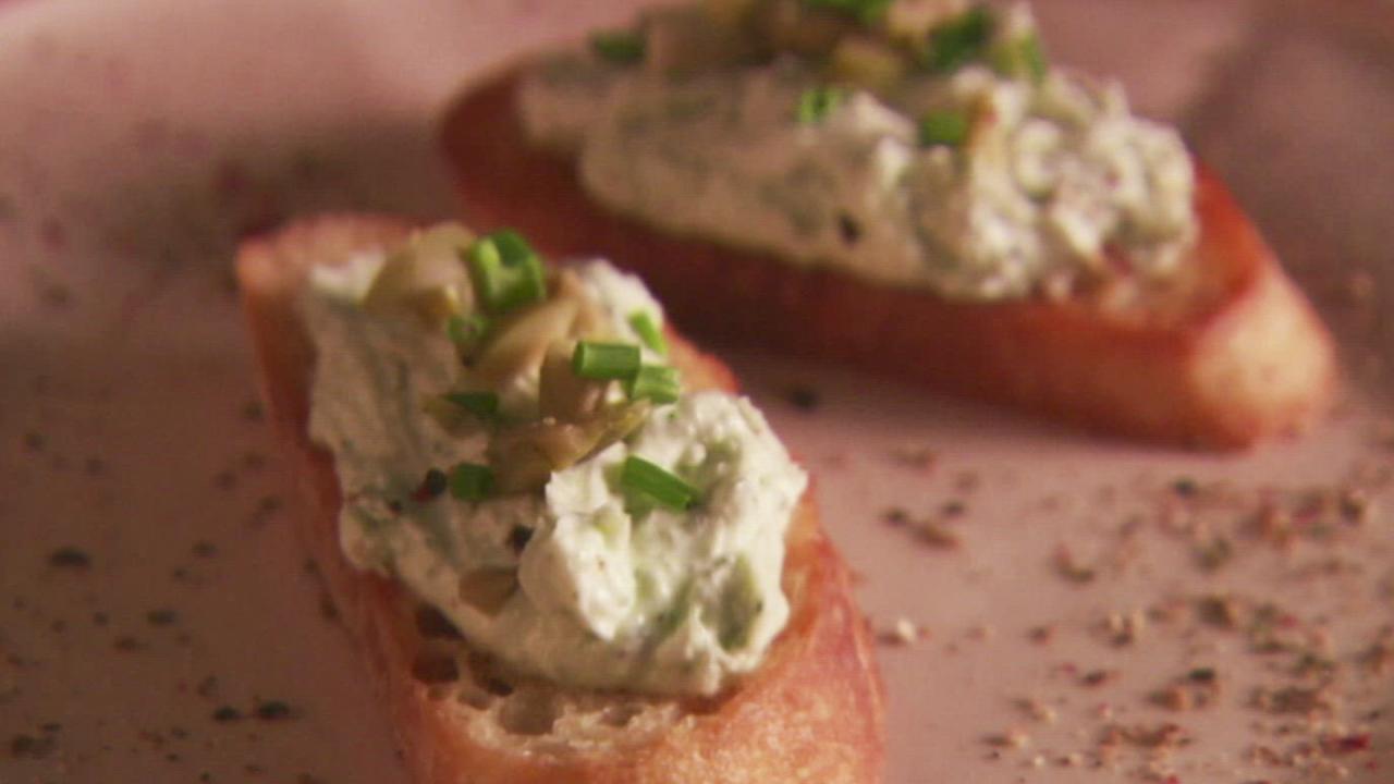Giada's Goat Cheese Toasts