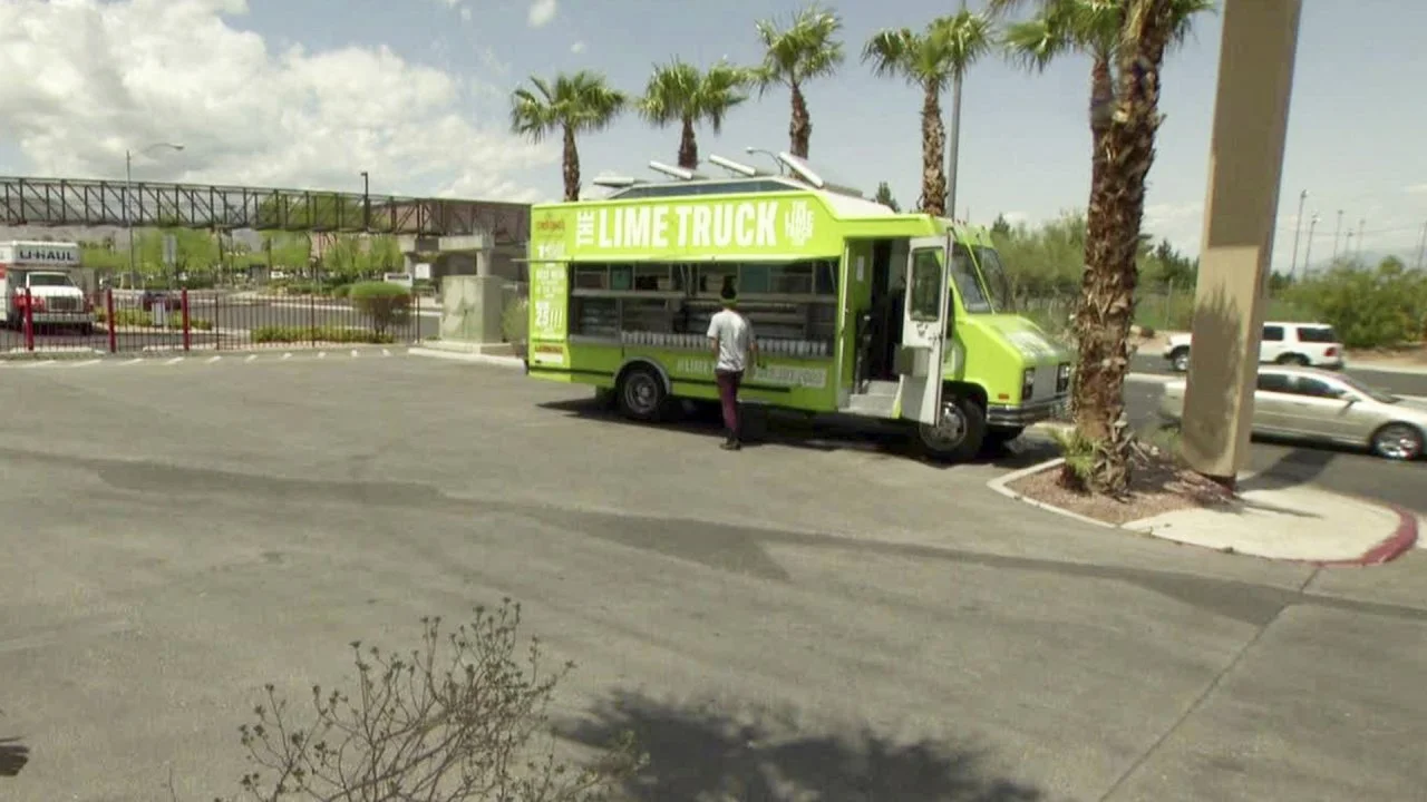 Food Truck Parking-Lot Battle