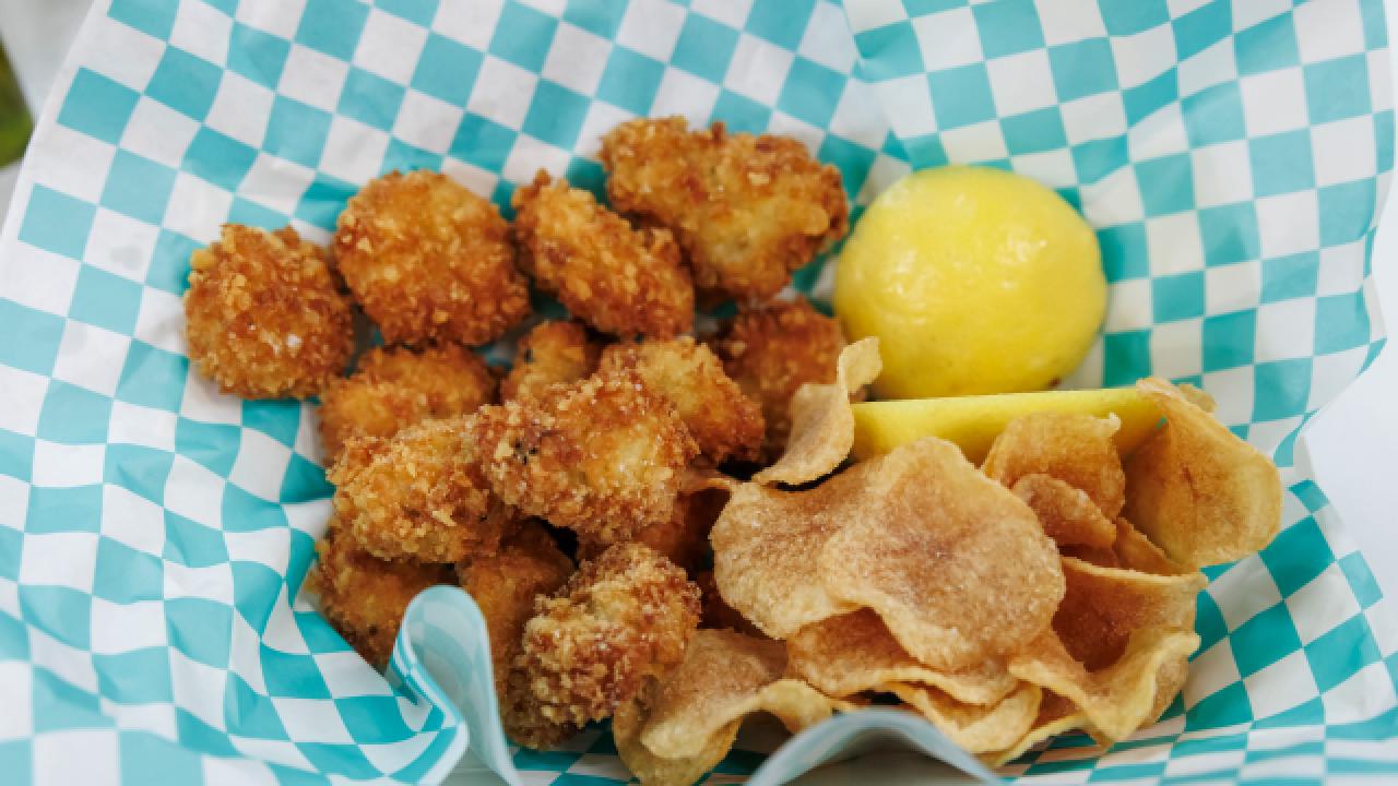 Fried Clams with Spicy Mayo Dipping Sauce