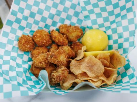 Fried Clams with Spicy Mayo Dipping Sauce