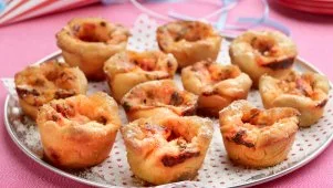 Giada's Cheesy Muffin Pizzas