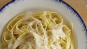 Ree's Pasta-Bar Alfredo Sauce